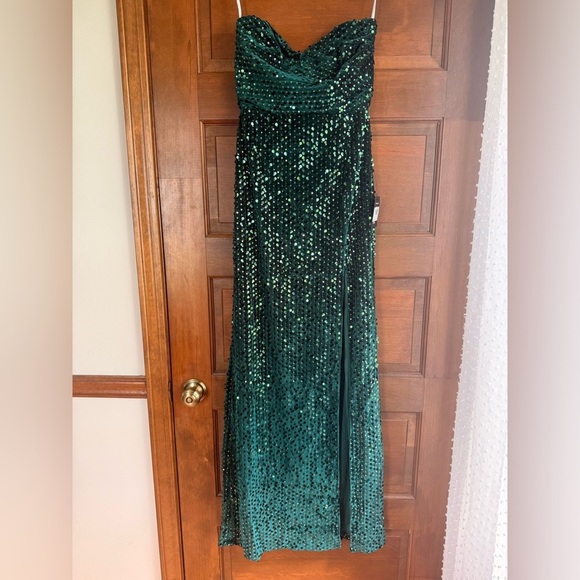 Lulu's Memorable Sparkle Emerald Green Velvet Sequin Maxi Dress 💚 - Picture 5 of 8